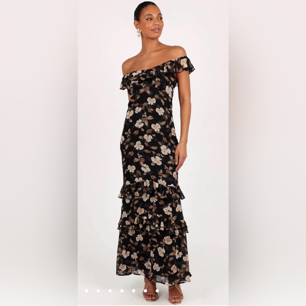 Petal & Pup Irelynn Maxi Dress - Black Floral